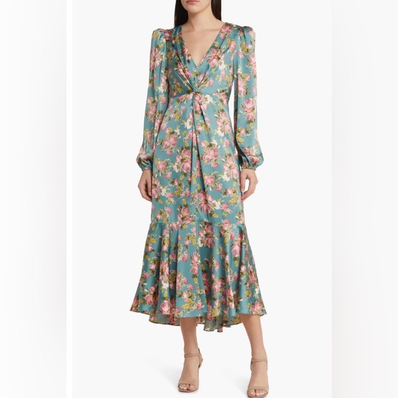 Astr Dresses & Skirts - ASTR the Label Floral Print Long Sleeve Midi Dress